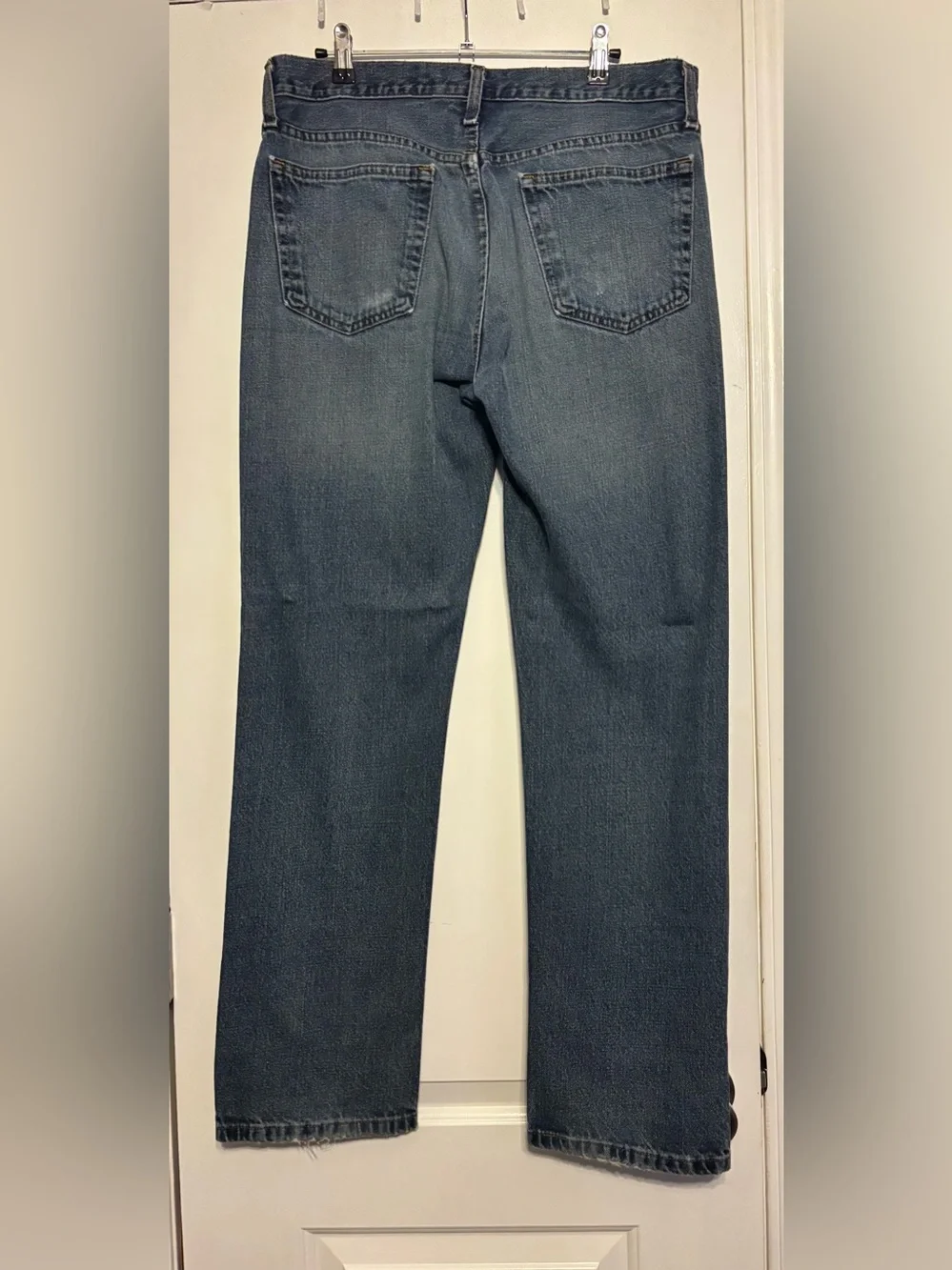 Classic Men's Straight-Leg Jeans in Medium Blue